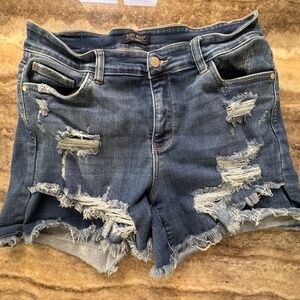 Pre-Owned Women 1XL Judy Blue Distressed Medium Blue Raw Hem Denim Shorts